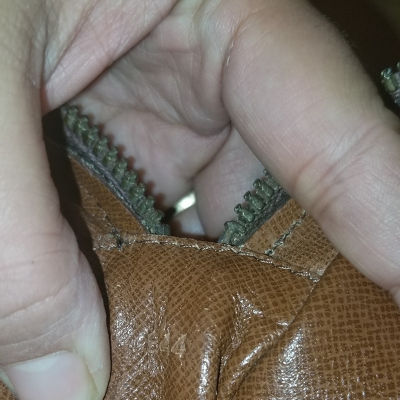 SOLD!!! Authentic Louis Vuitton Clutch in Monogram - Picture 3 of 16